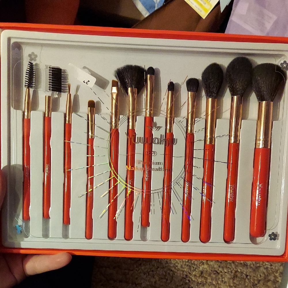 Premium Makeup Brush Set - Red